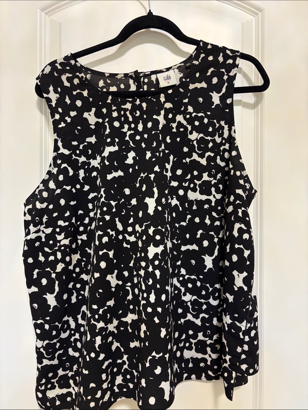 CAbi Dixon Black & White Floral-Print Sleeveless Top